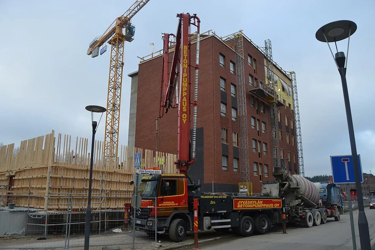 Concrete mixer truck in Jyväskylä