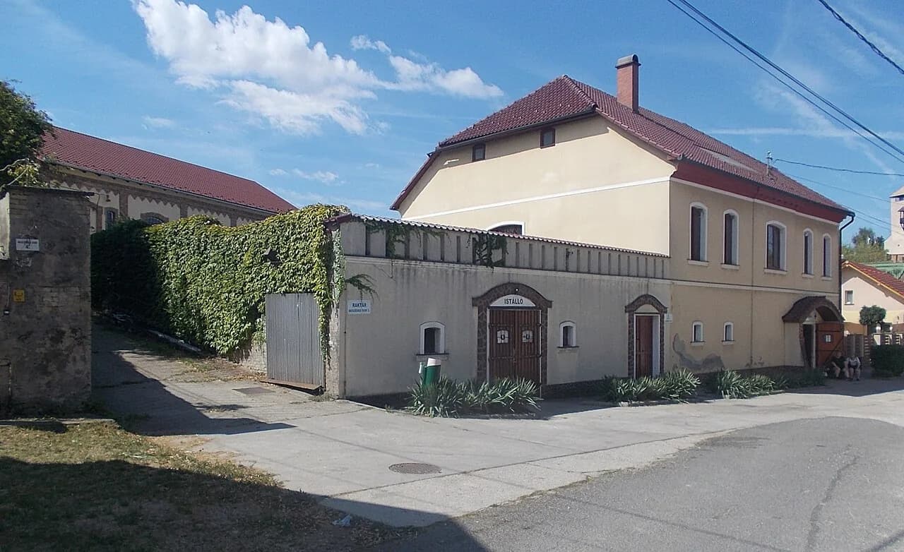 Beszédesstrasse 1-3, Gebäude A, 2025 Dunaföldvár