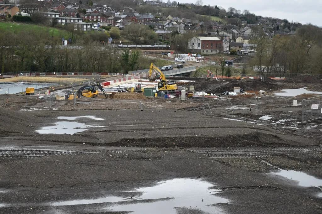 Residential development on former industrial site - geograph.org.uk - 7737860