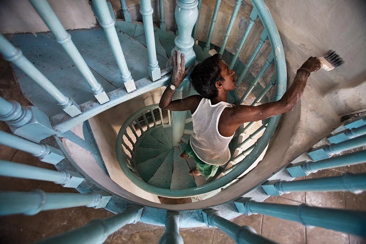 India - Painting a staircase - 0063