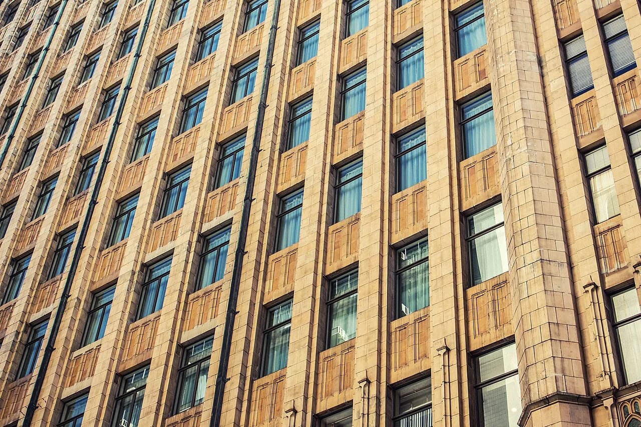 Brown apartment building (Unsplash)